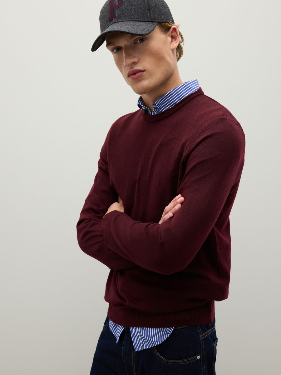 Red merino wool sweater, regular fit with crew neck_1
