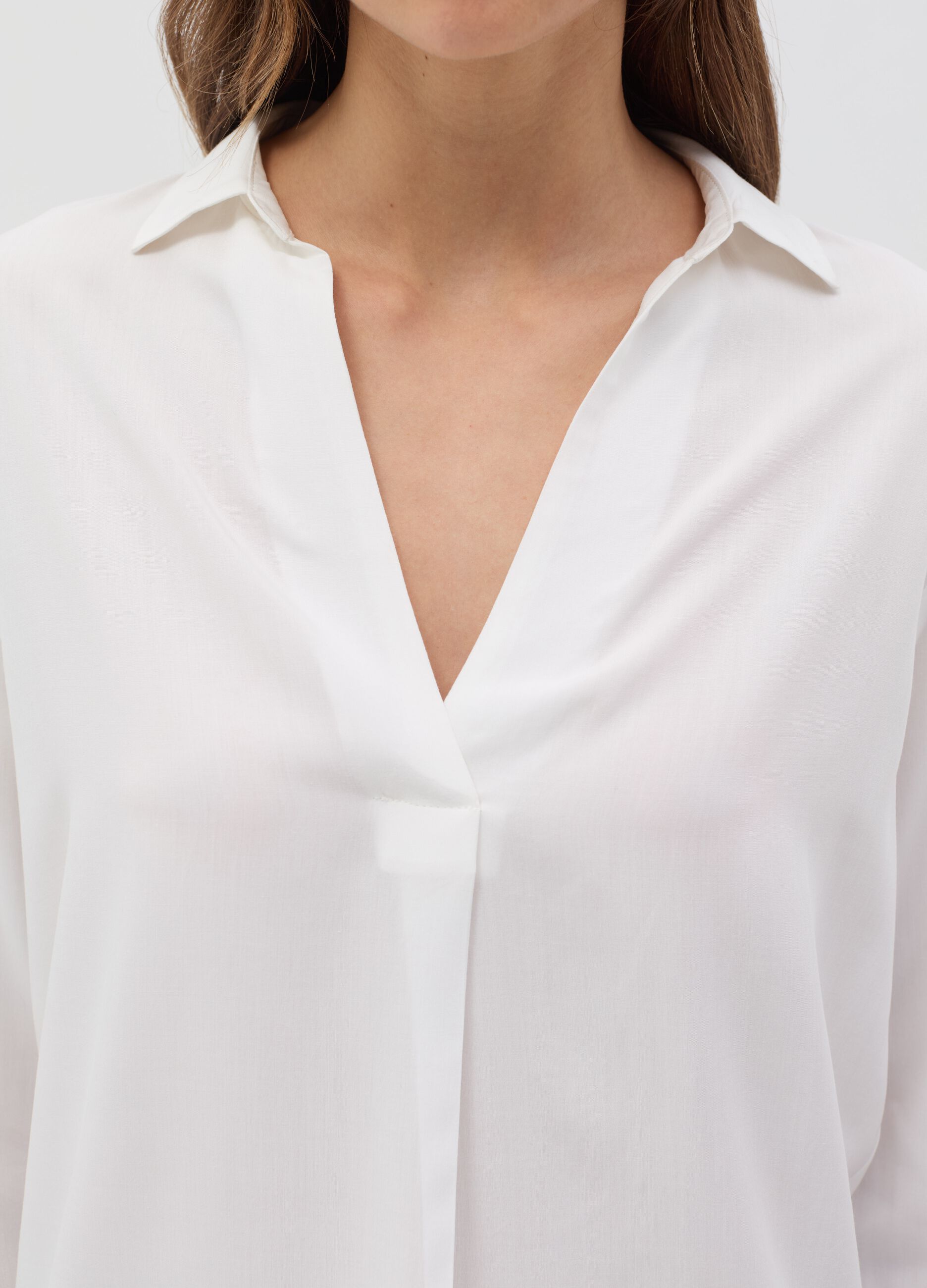 Viscose blouse with V neck