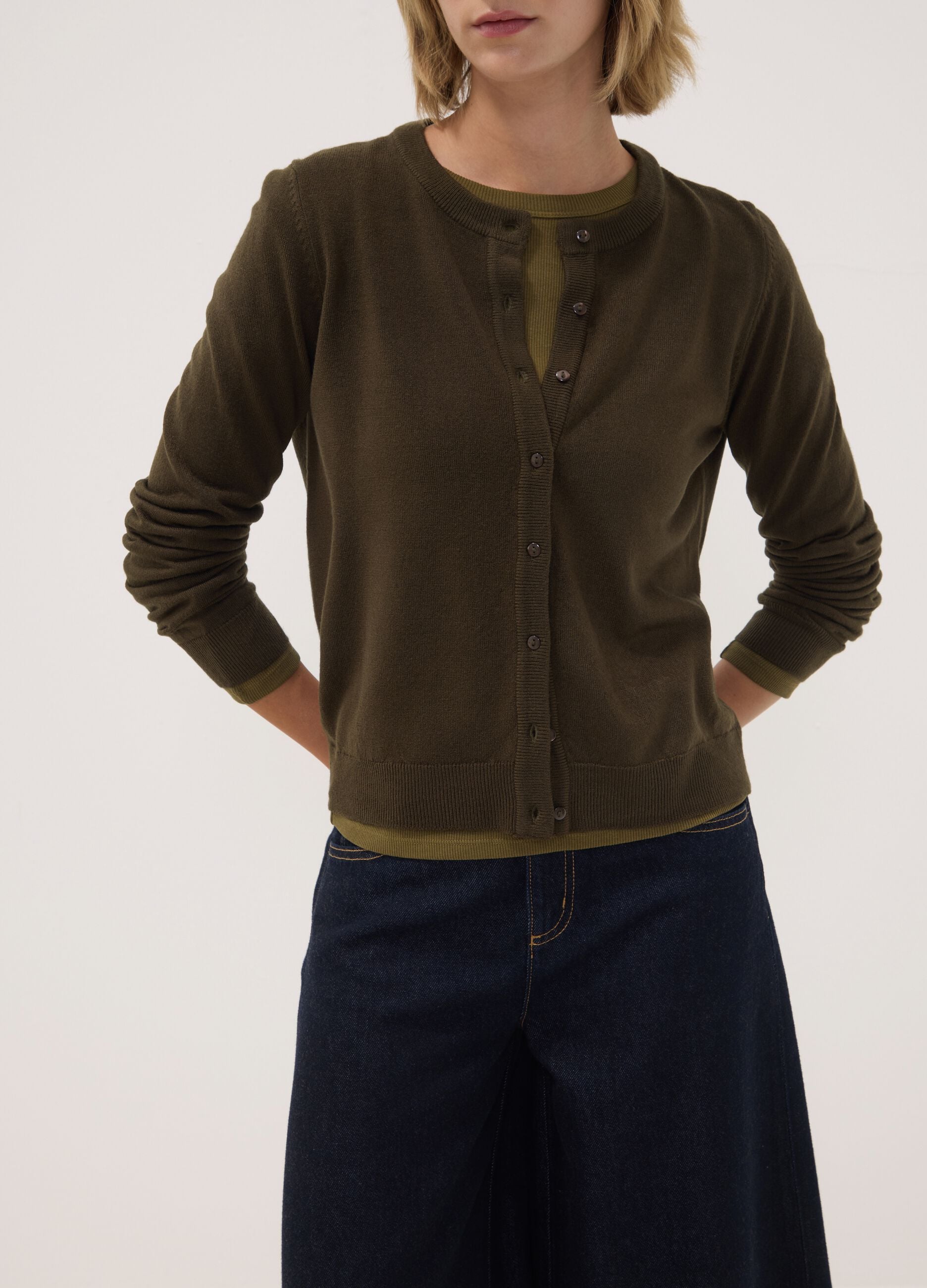 Cardigan verde girocollo regular fit con bottoni