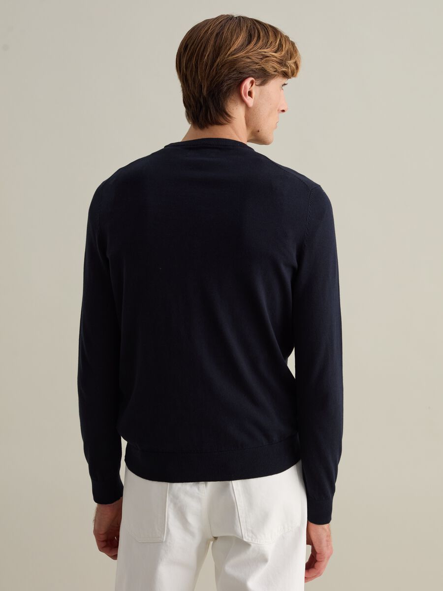 Pullover con scollo rotondo_4