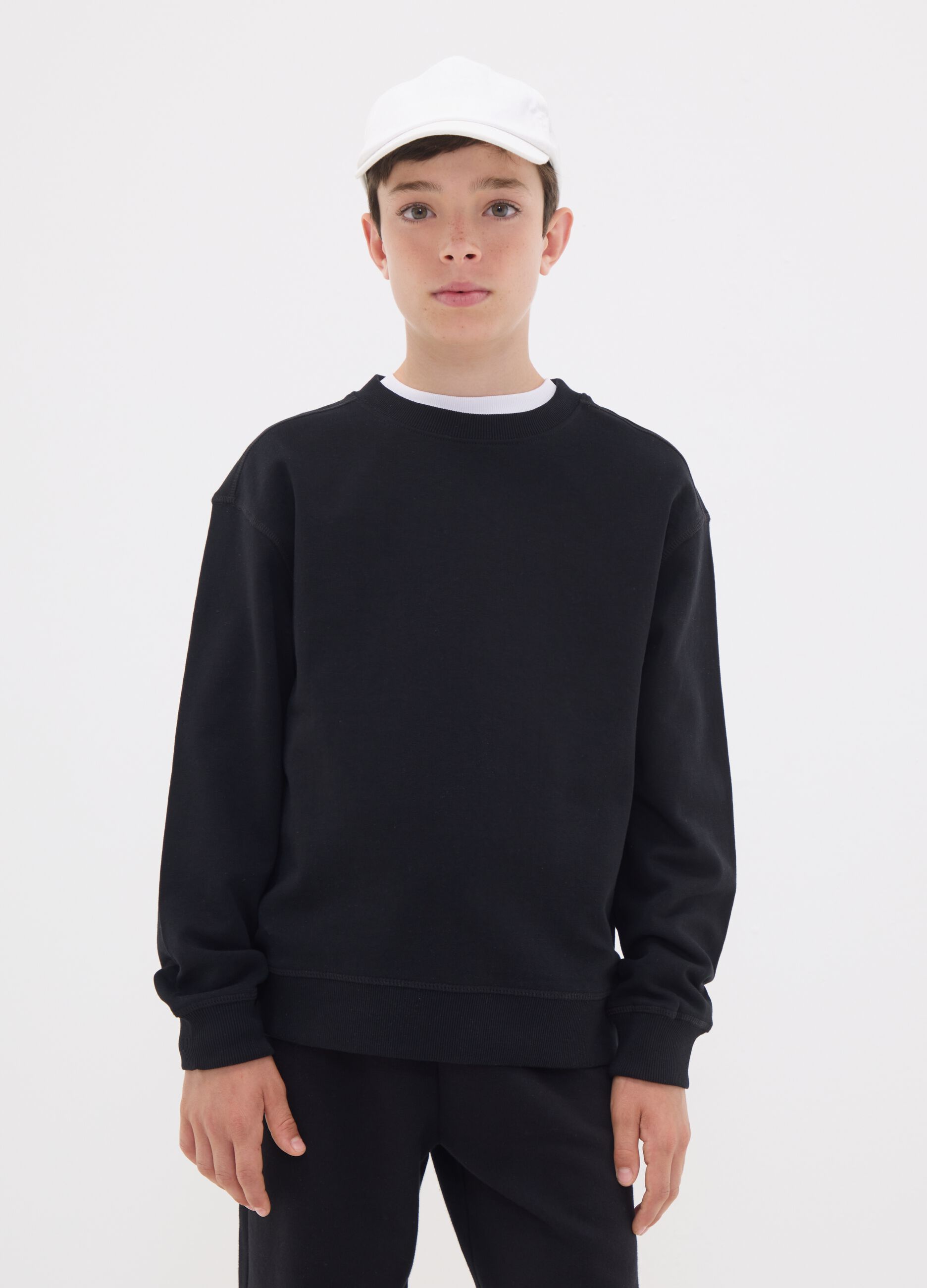 Black pure cotton crew-neck sweatshirt for boys, relaxed fit