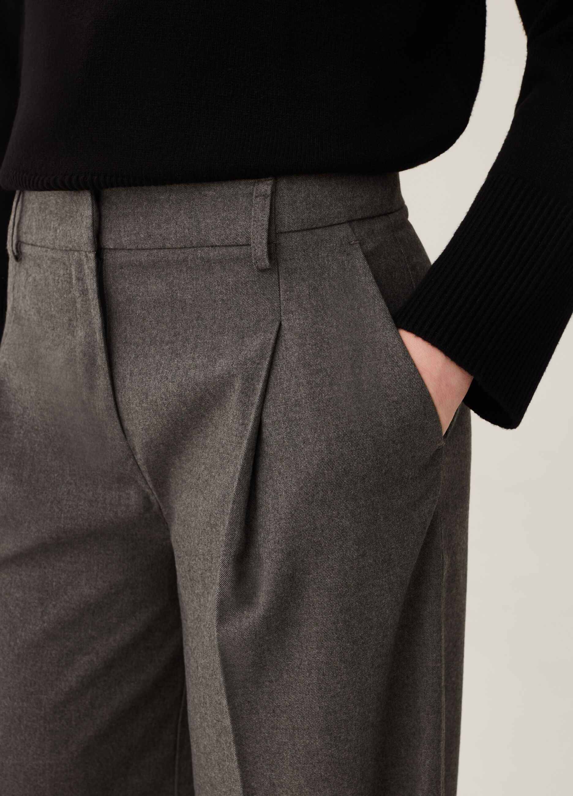 Pantaloni wide leg con pinces_3