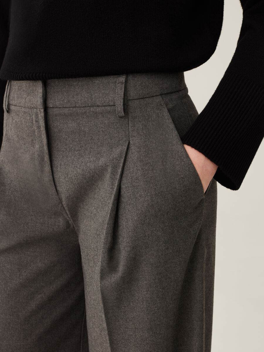 Pantaloni wide leg con pinces_3