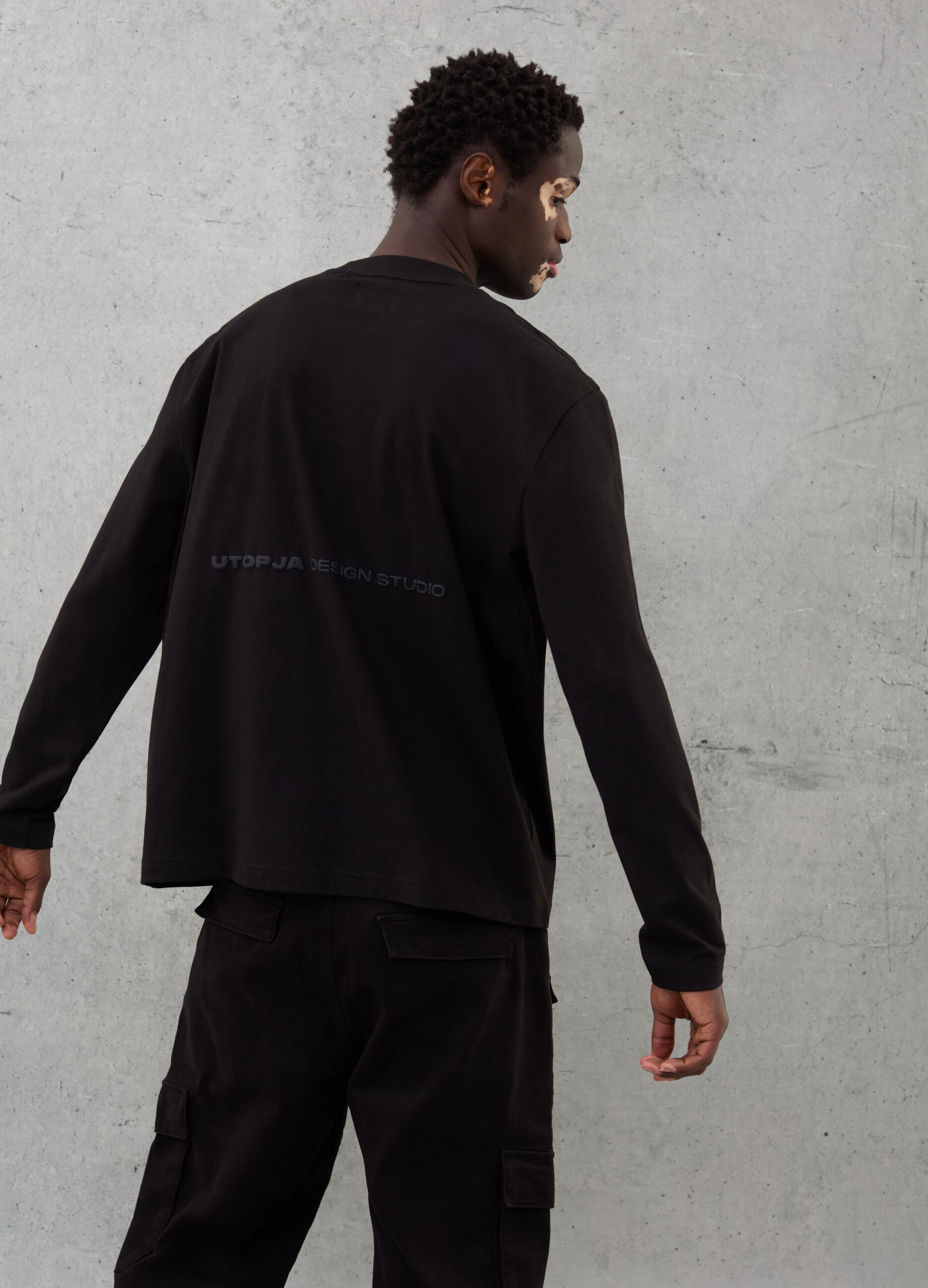 Long-sleeved Graphic T-shirt Black