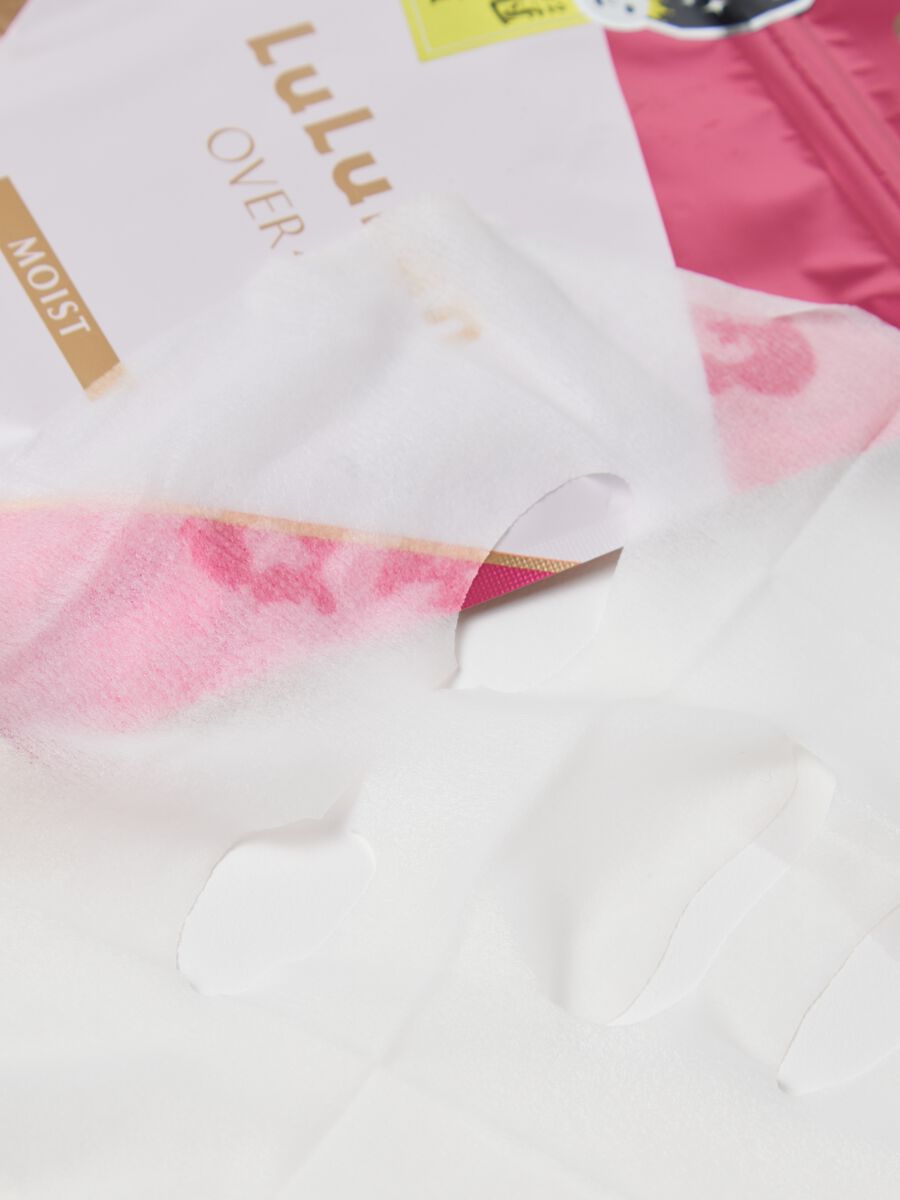 Fabric mask for intense hydration, and a plumping and anti-age effect. Complete your skin care routine with these high-quality Japanese fabric masks available in a re-sealable pack of 7 masks! Perfect for daily use._1