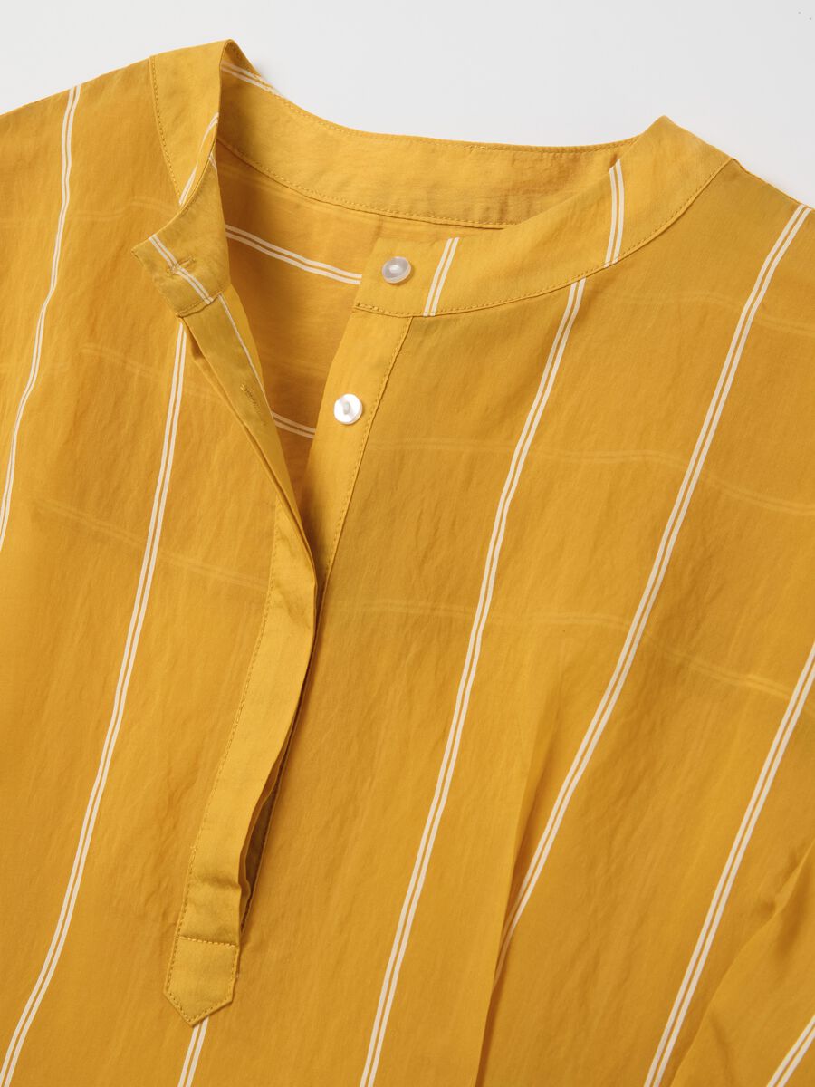 Striped blouse with kimono sleeves_5