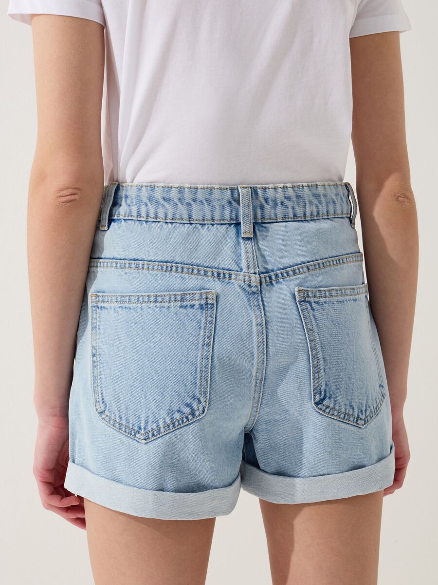 Mum-fit shorts in denim_2