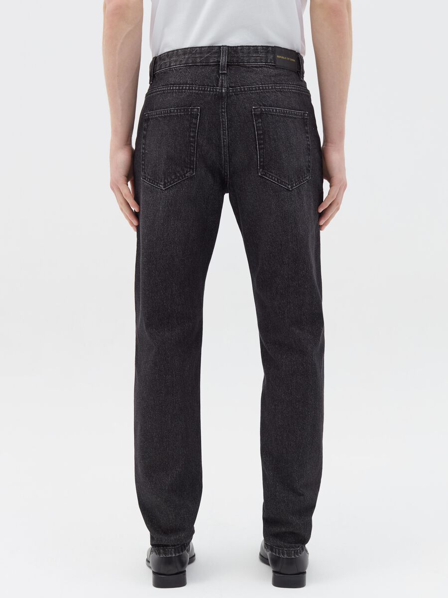 Regular fit jeans with discolouring_3