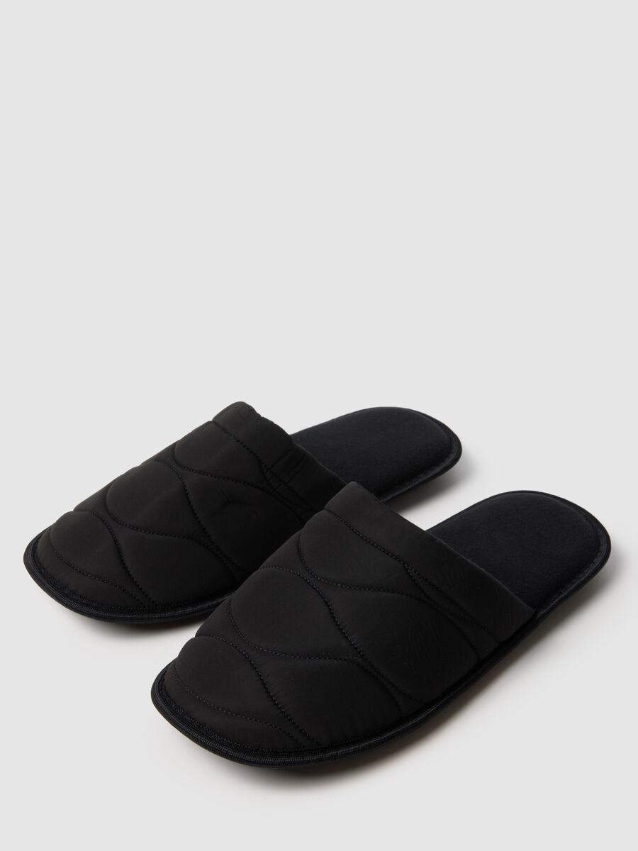 Pantofole nere con imbottitura interna_2