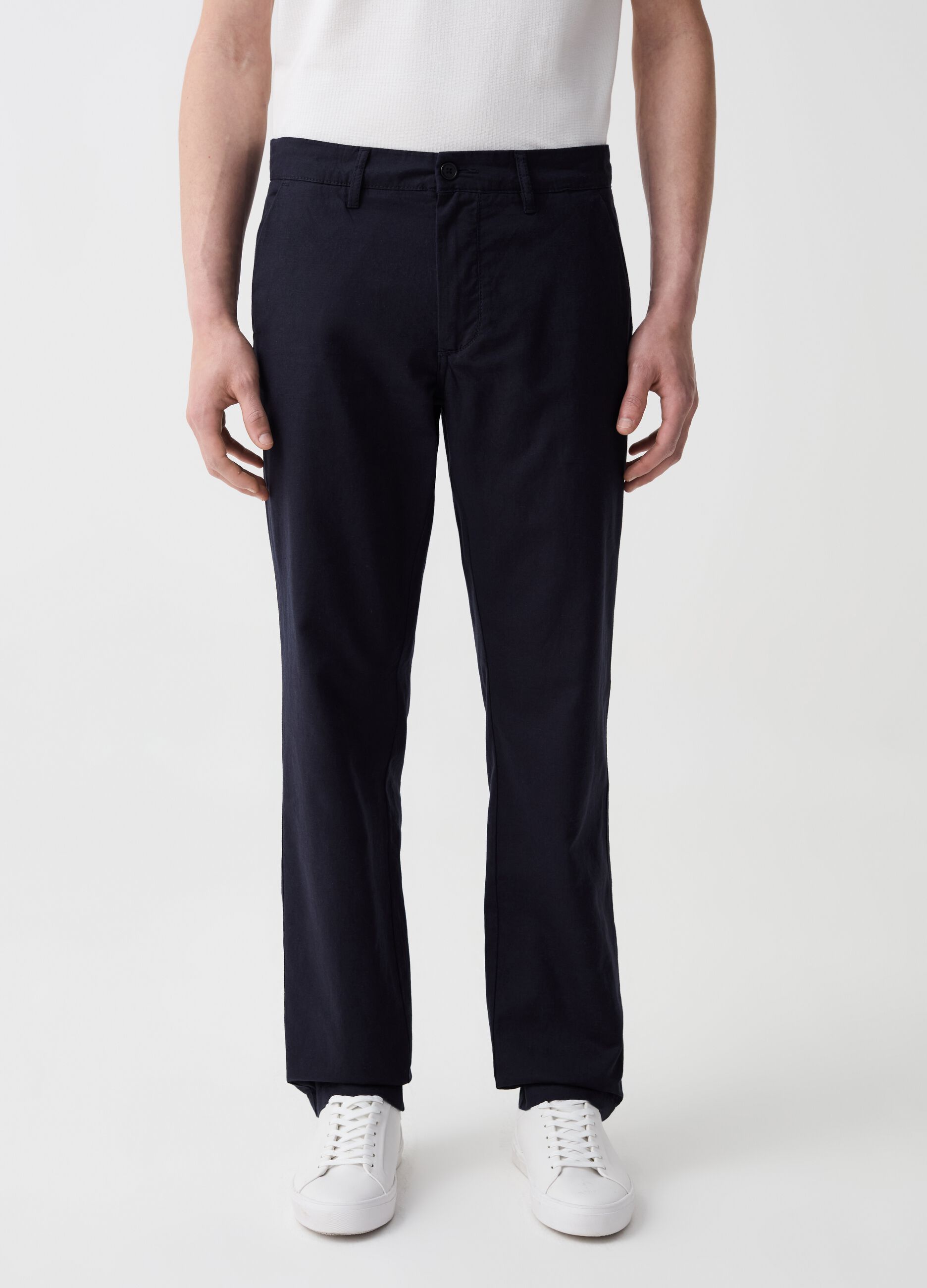 Chino trousers in linen and cotton