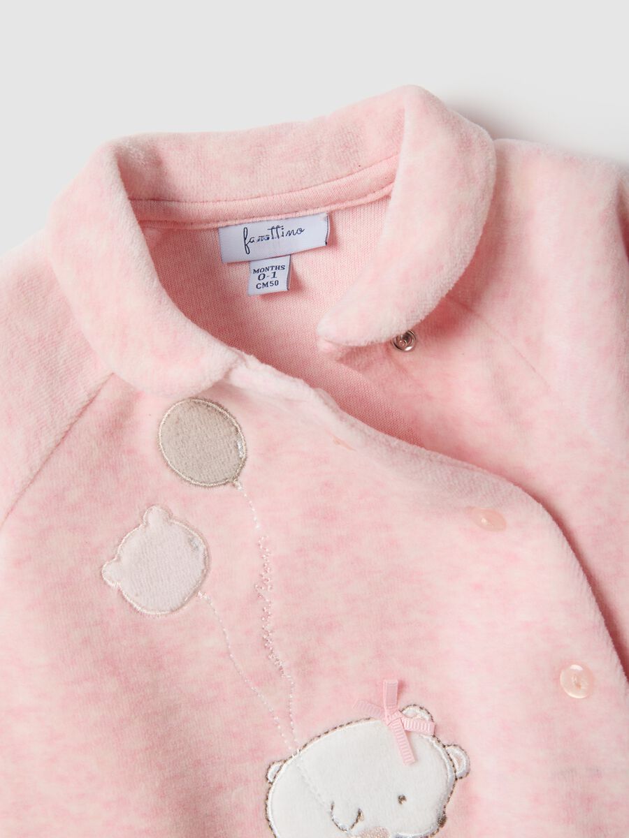 Pink newborn romper in cotton blend with snap closure and embroidery_2