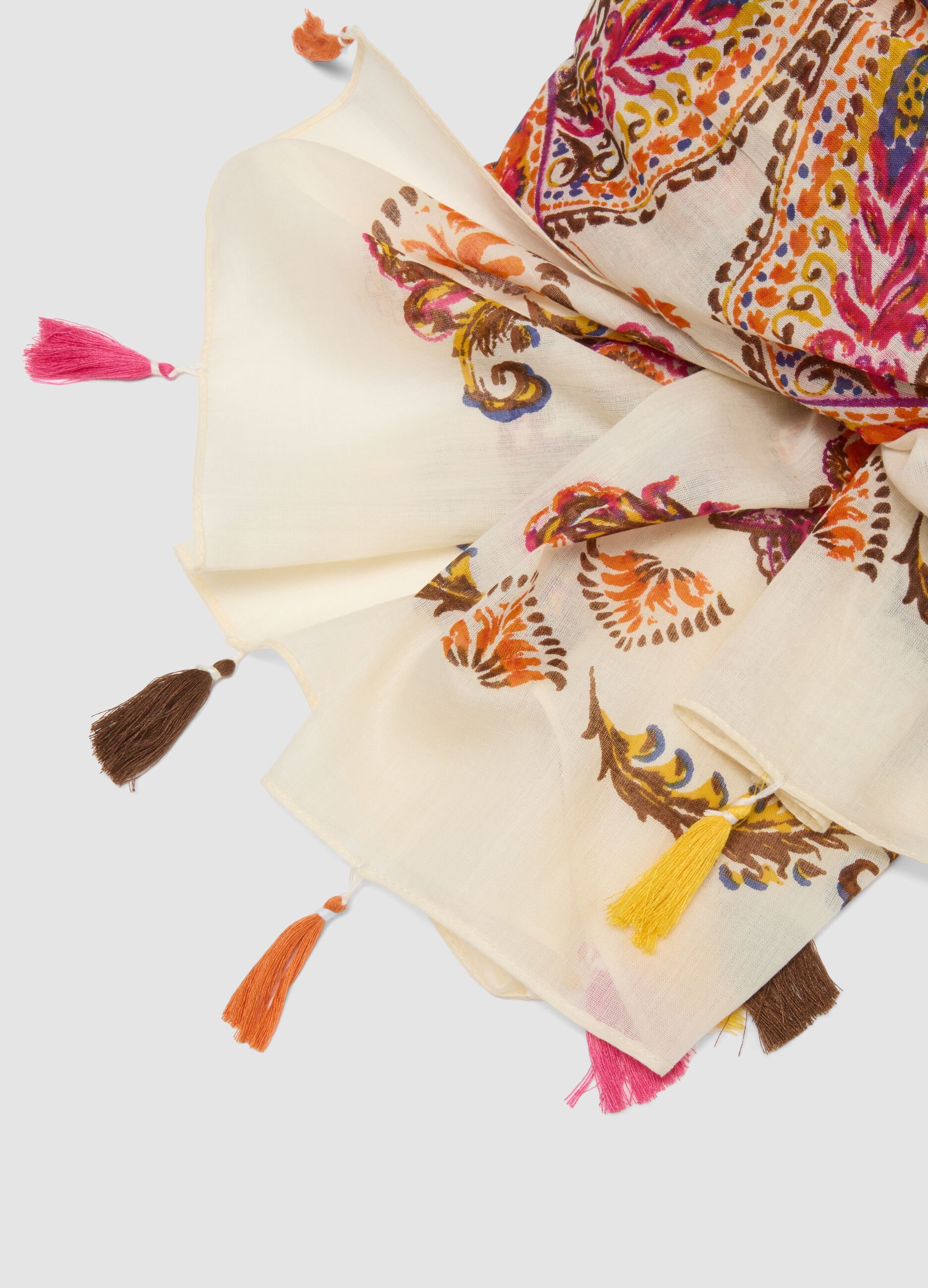 White pure cotton scarf with paisley pattern and tassels