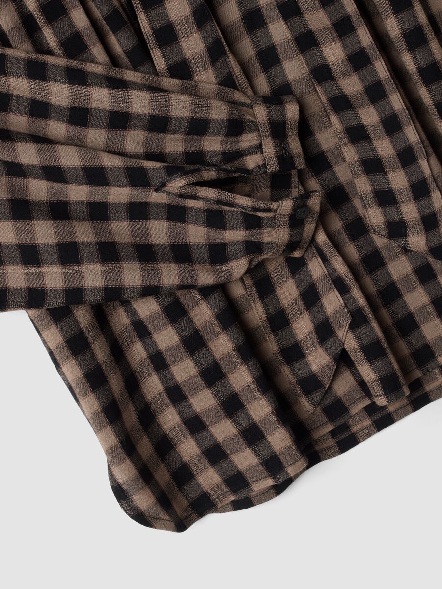 Camicia marrone a quadri in pura viscosa con fiocco_1