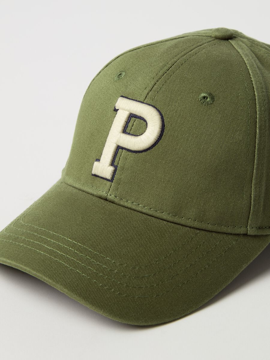 Baseball cap with embroidered logo_1