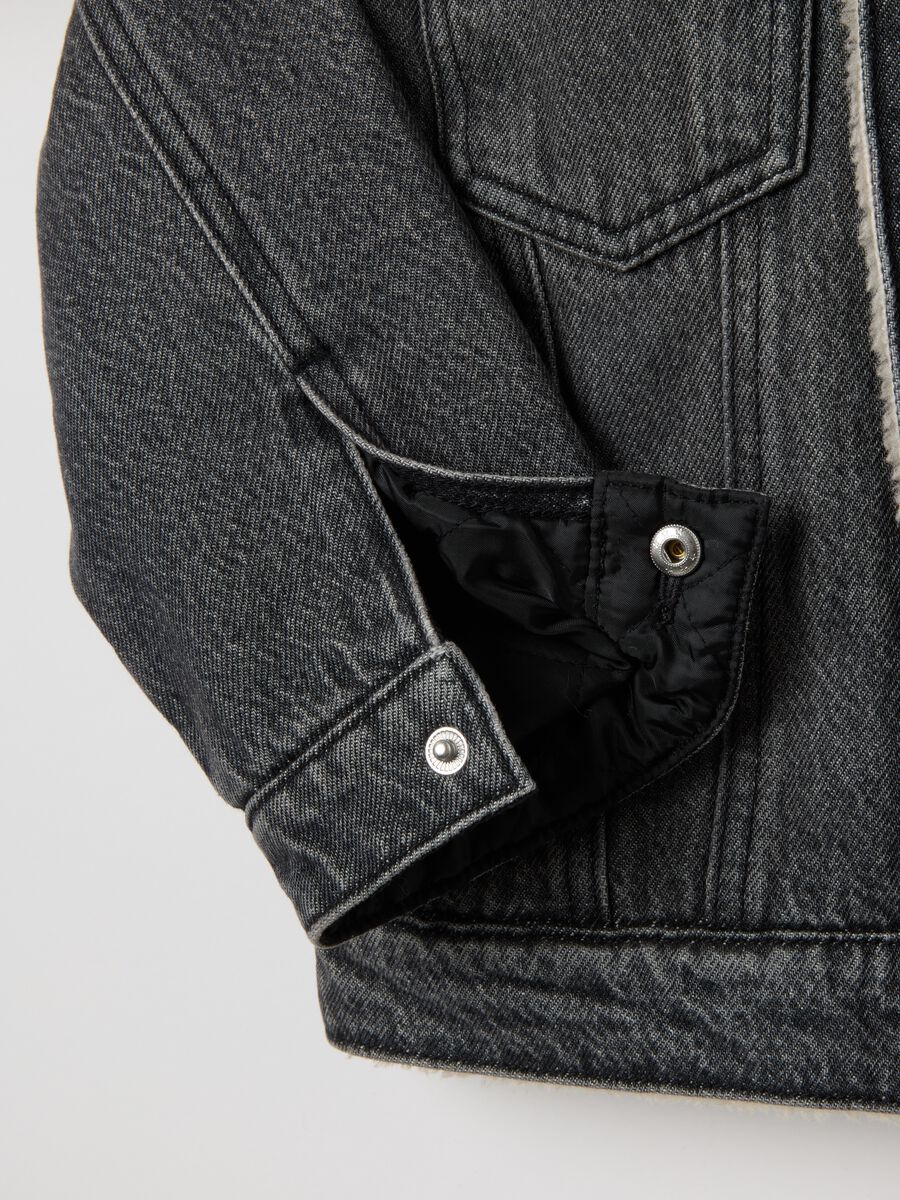 Giacca da bambino in denim grigia con bottoni_2