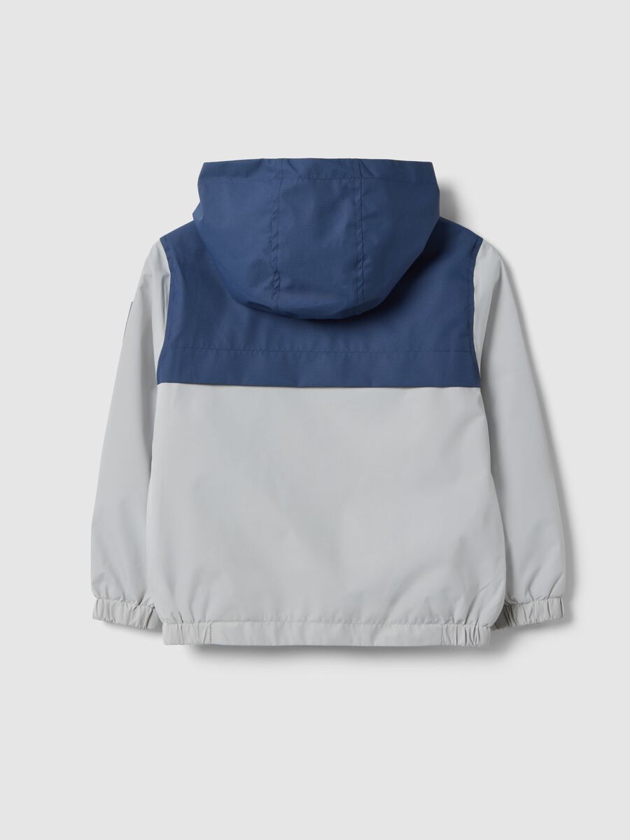 Giacca impermeabile multicolor con cappuccio e zip per bambino_1