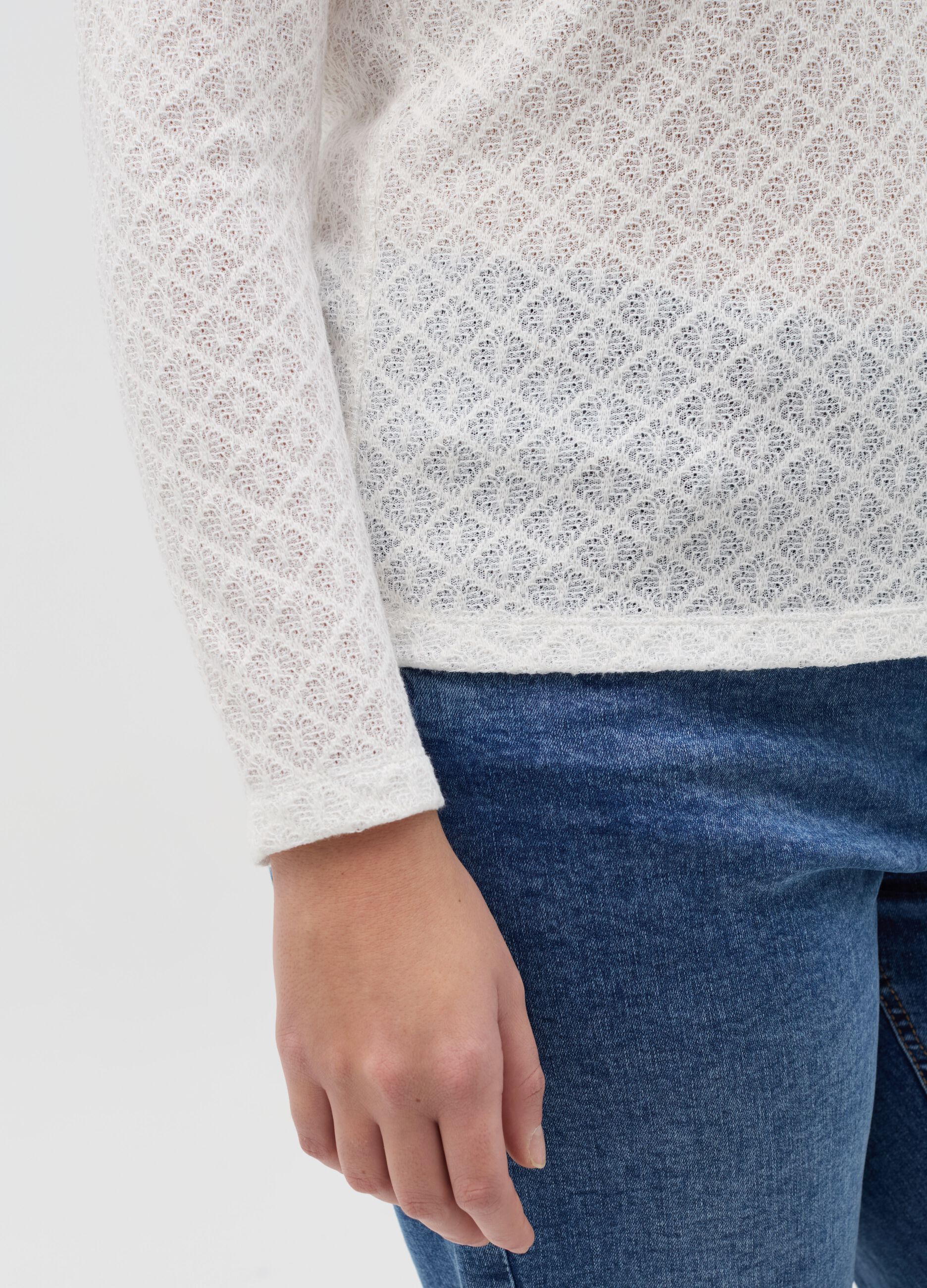 Curvy long-sleeved T-shirt with lace weave