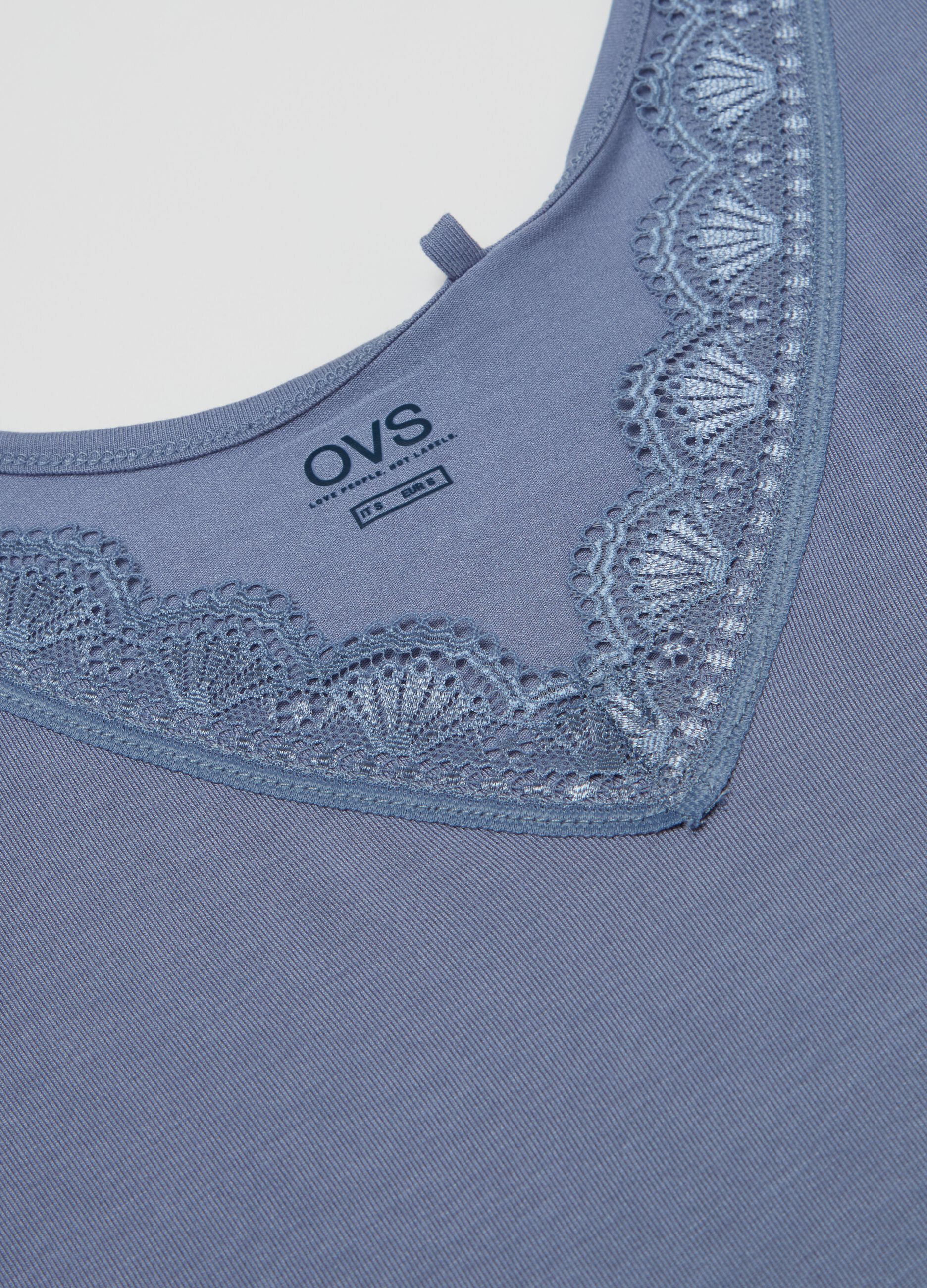 Vest with V neck and lace