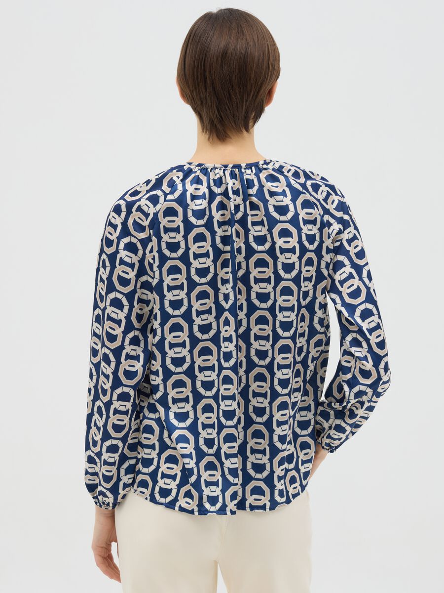 Blue long-sleeved blouse with geometric print_3