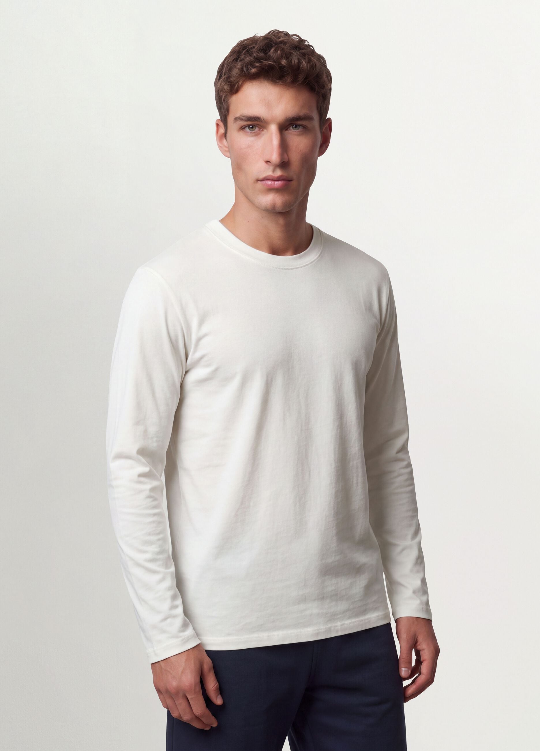 White long-sleeve T-shirt in pure organic cotton with crew neck