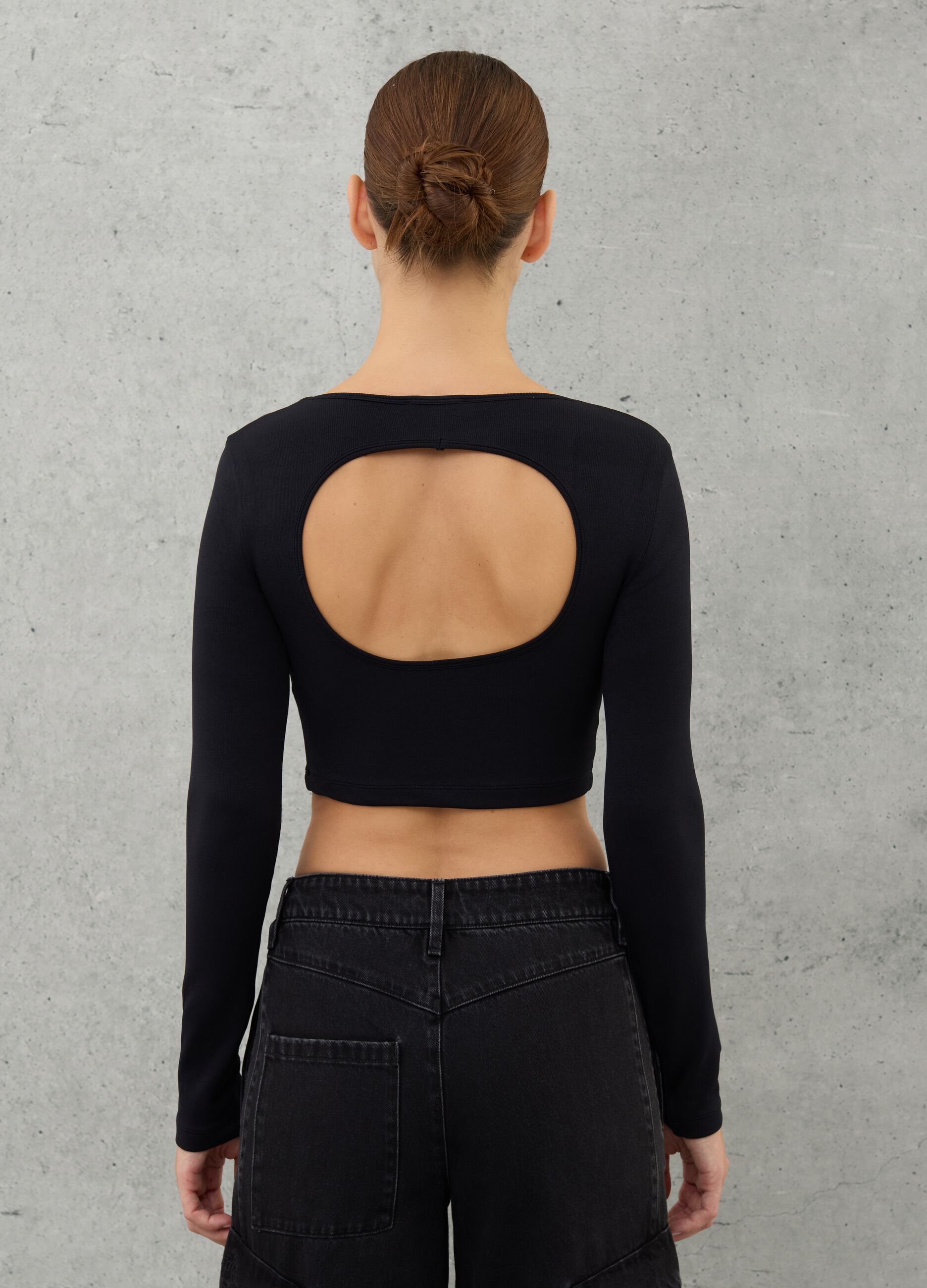 Cut Out Crop Long-sleeved Black