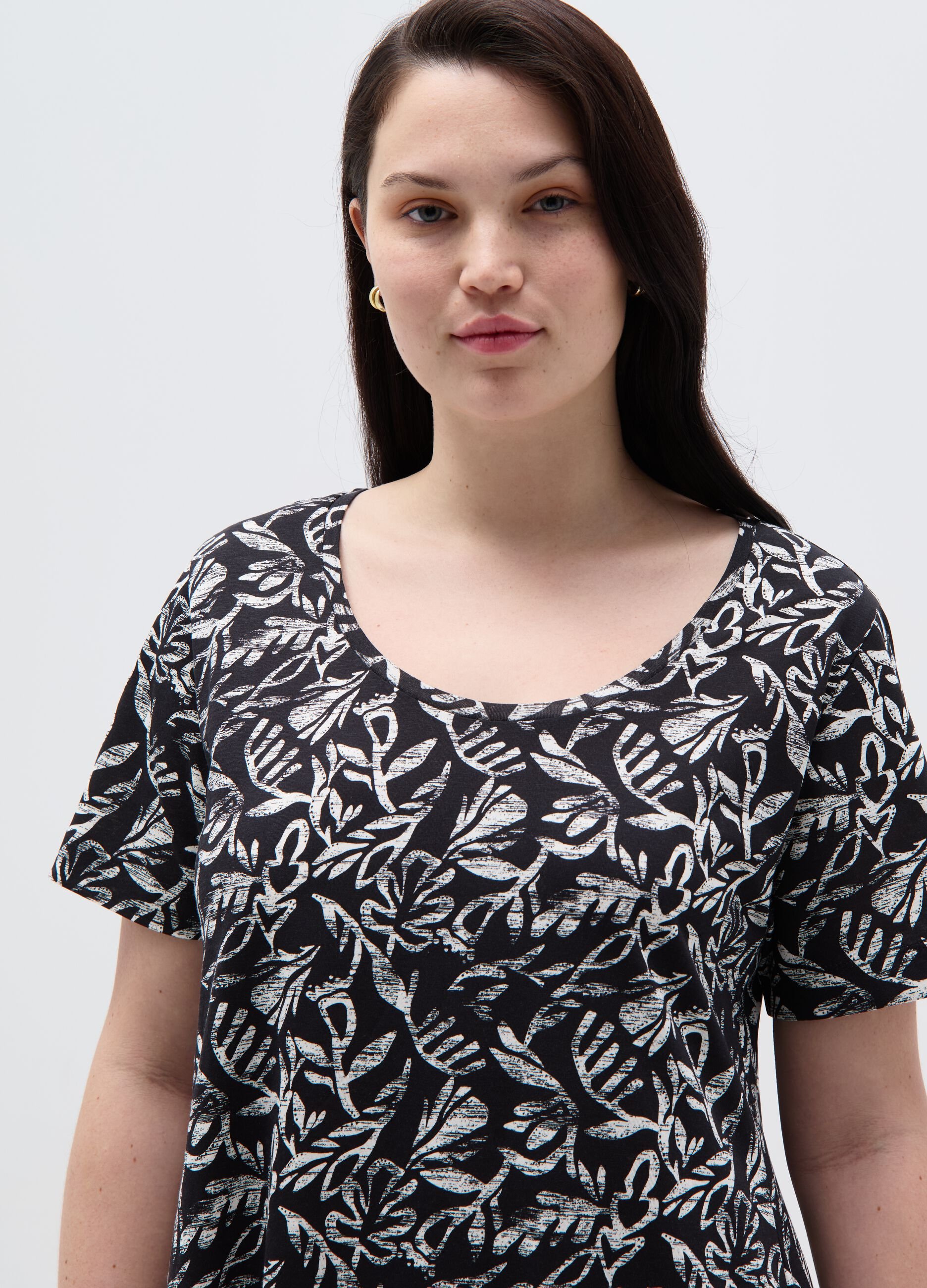 Curvy short dress with all-over print