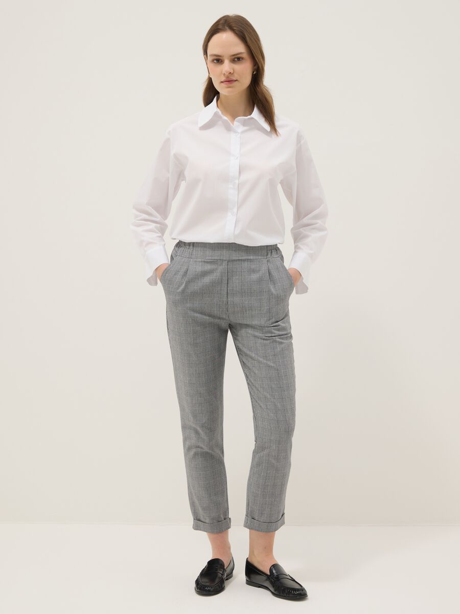 Pantaloni grigi a quadri in misto cotone elasticizzato regular fit_0
