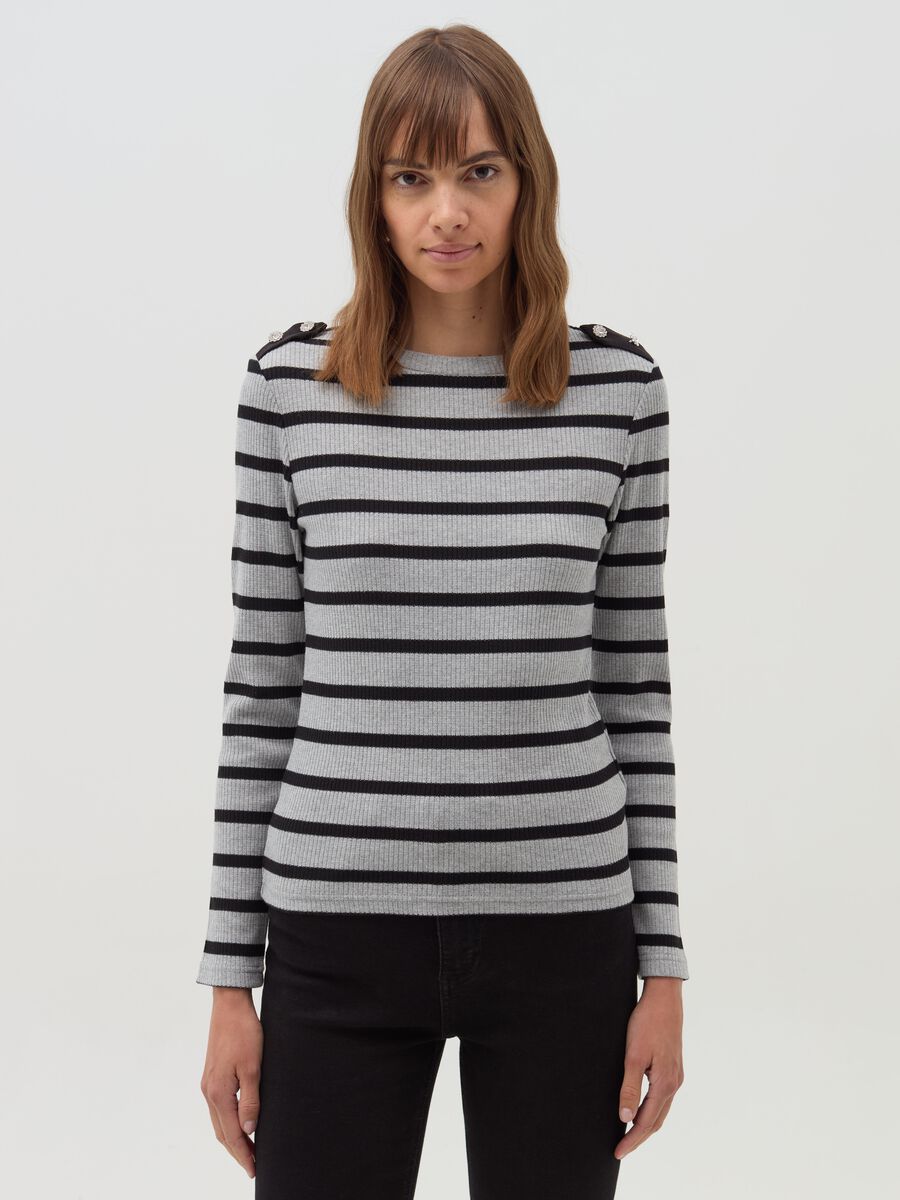 T-shirt with long sleeves and jewel buttons_0