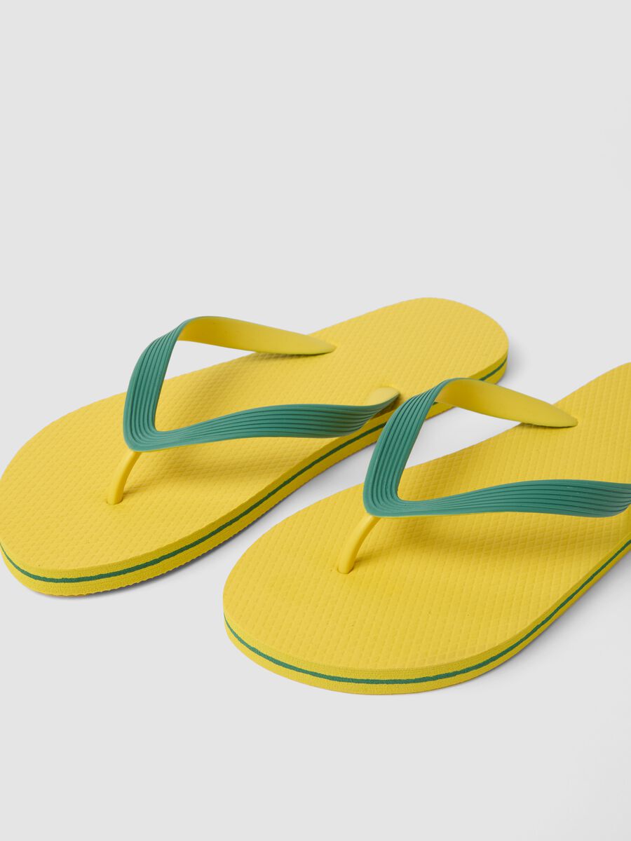 Yellow beach flip-flops_2