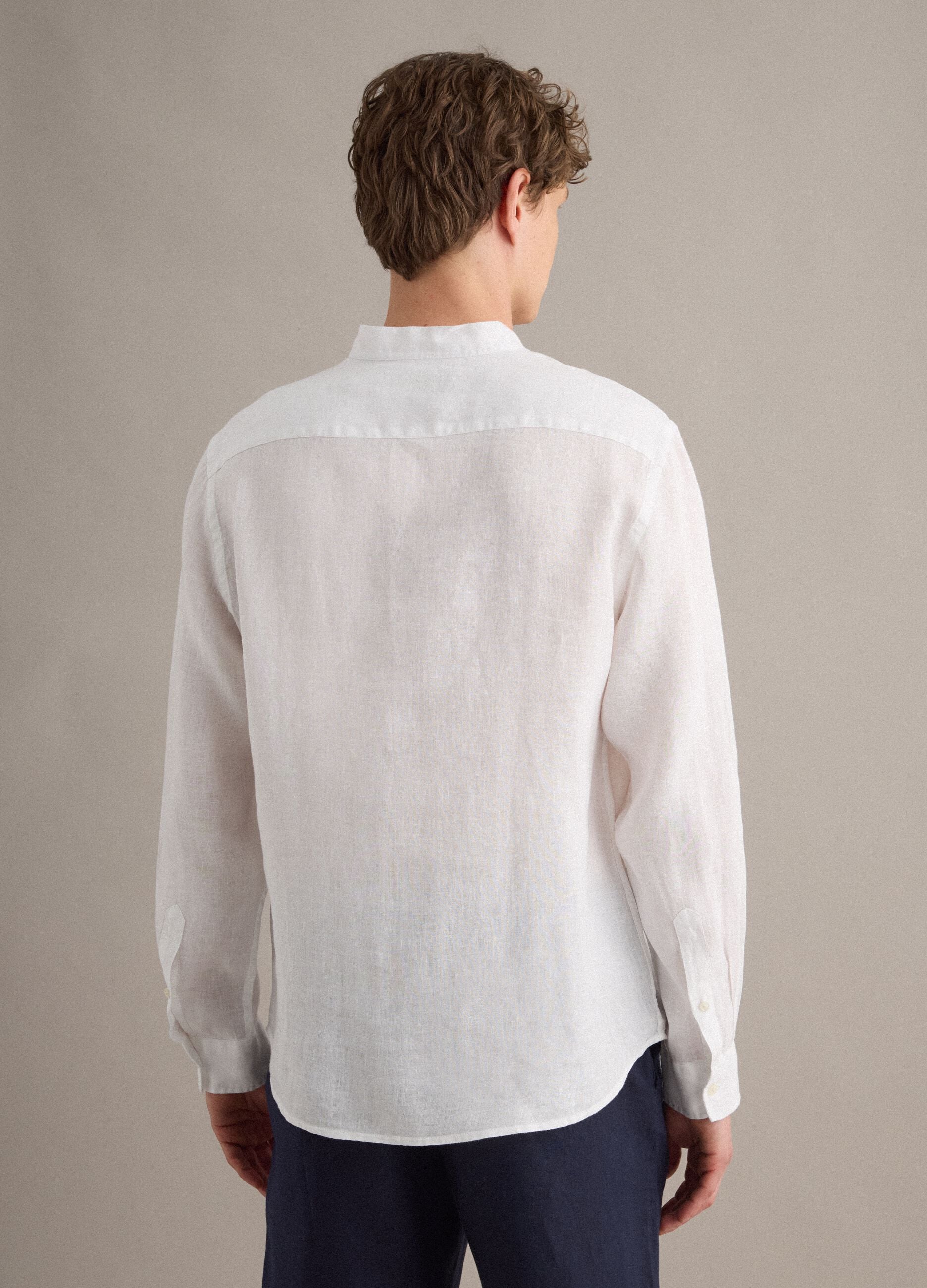 Camicia bianca in puro lino con collo coreano