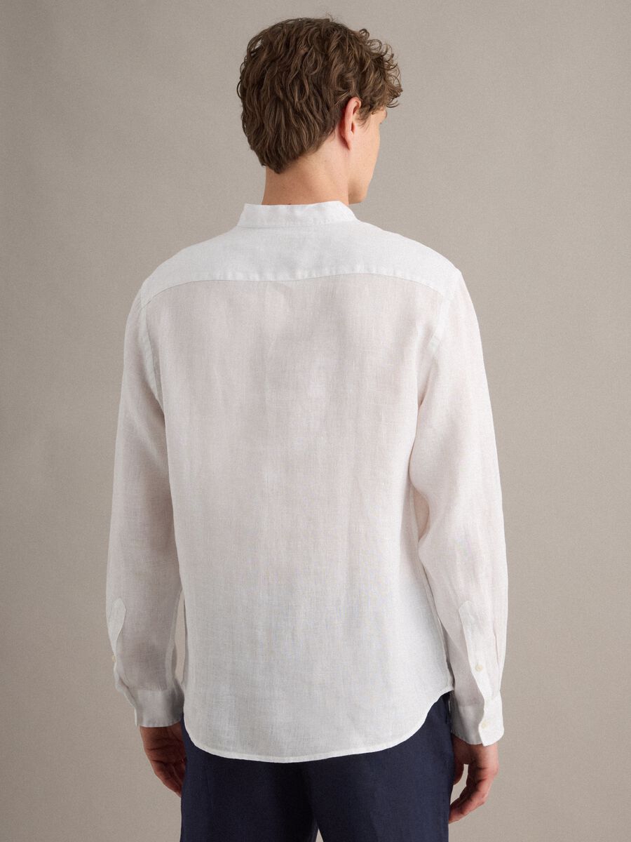 Camicia bianca in puro lino con collo coreano_3