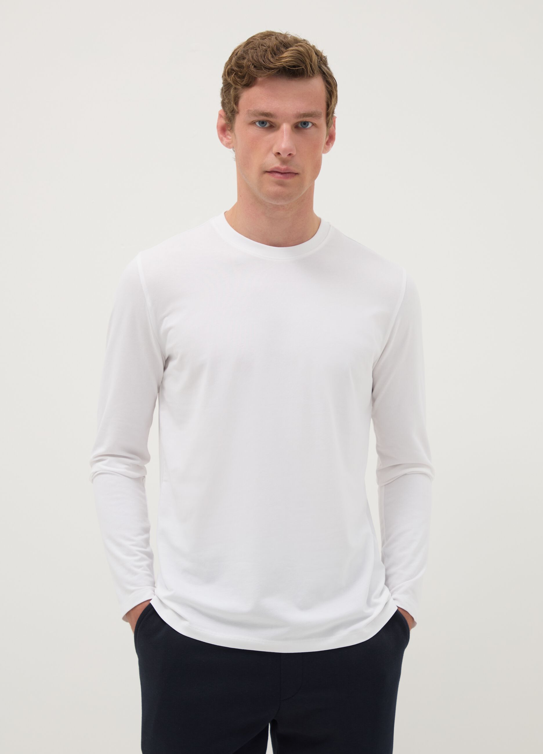 White long-sleeve t-shirt in stretchy cotton regular fit