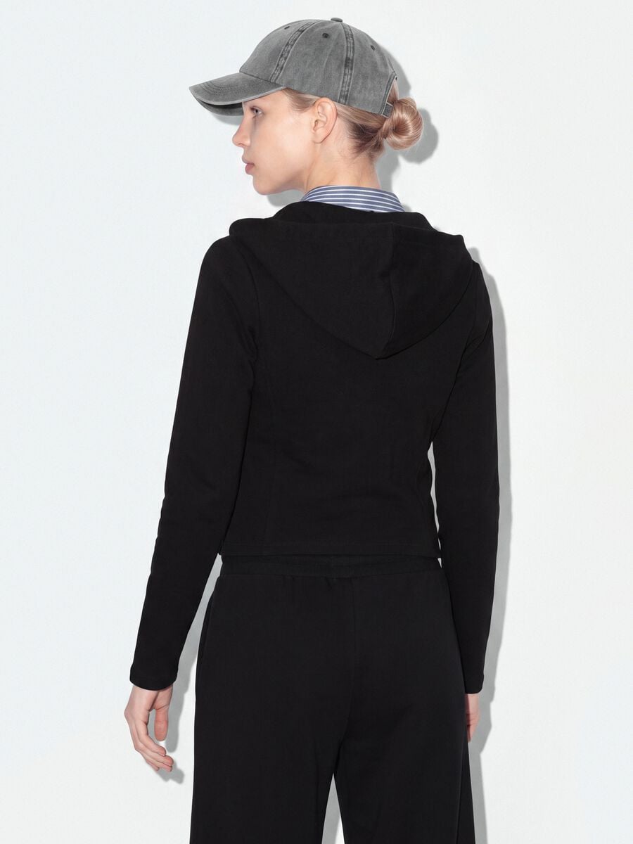 Felpa full zip nera in puro cotone con cappuccio fitted_2