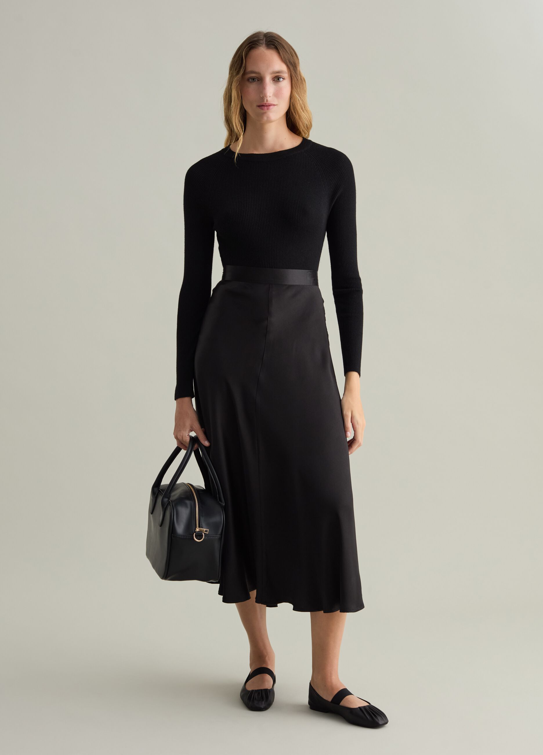 Contemporary ribbed top with raglan sleeves