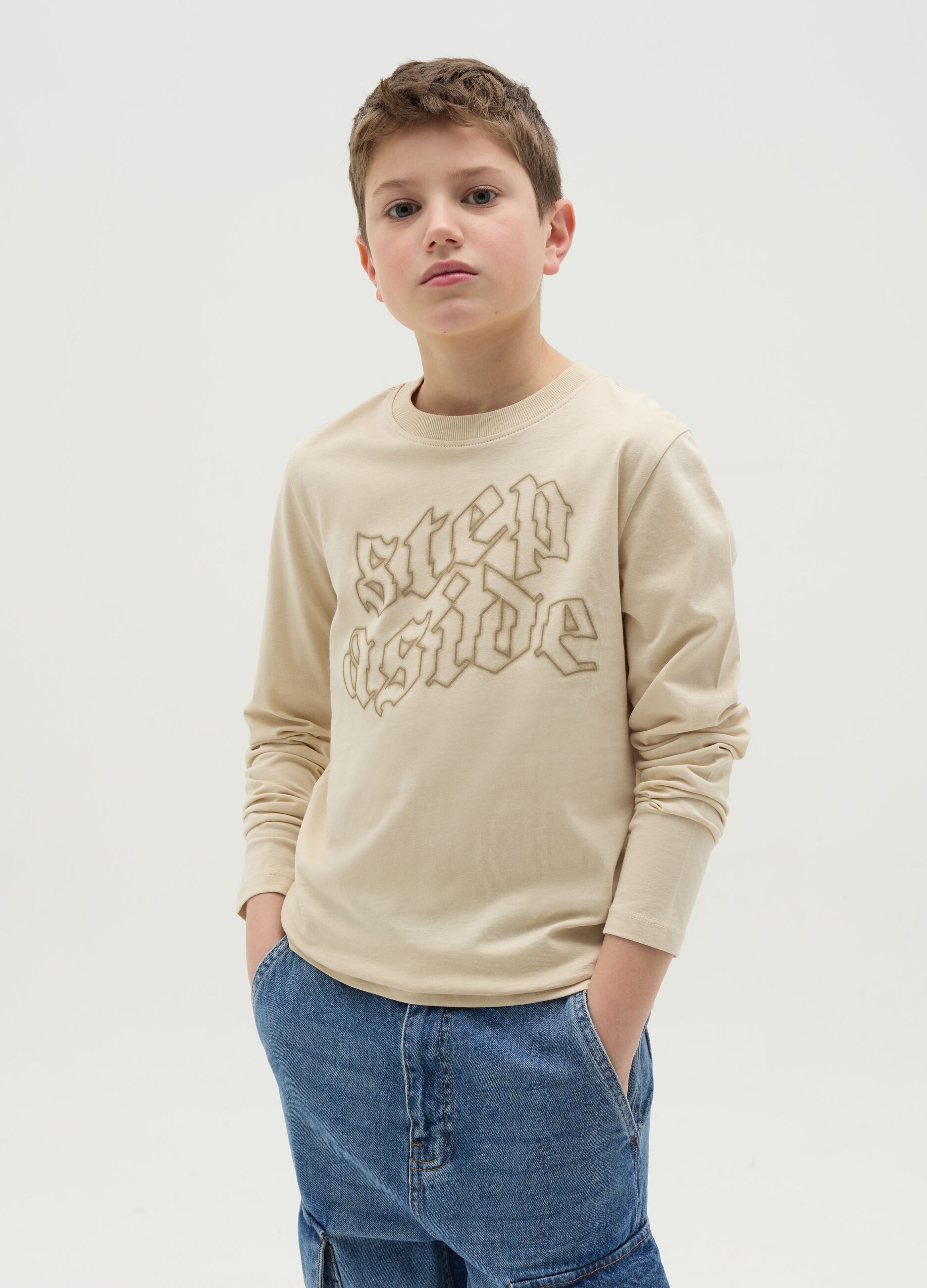 T-shirt with long sleeves and "Step Aside" print