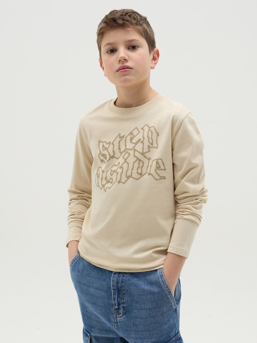 T-shirt maniche lunghe stampa "Step Aside"_0
