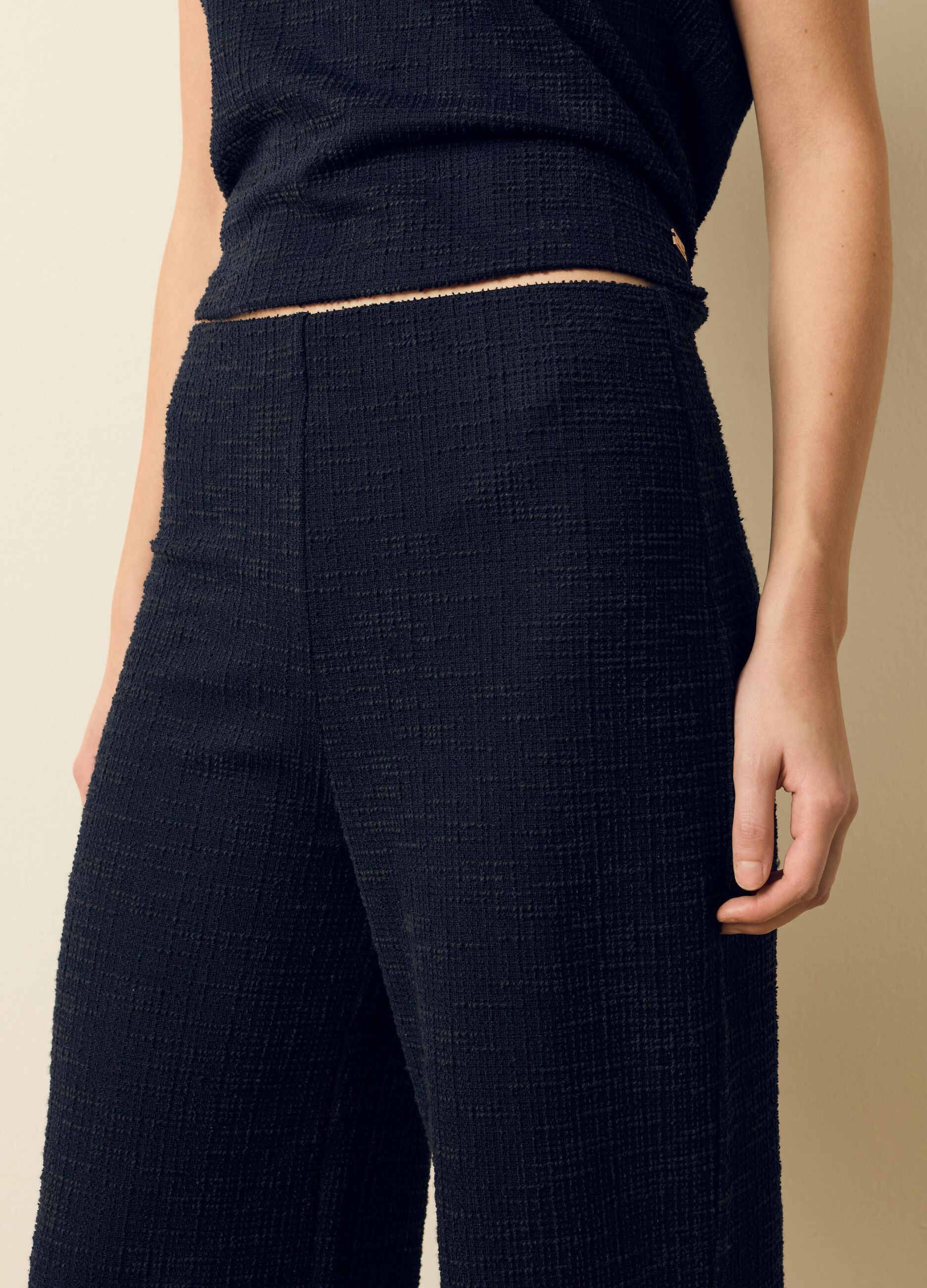 Wide-leg trousers with woven design
