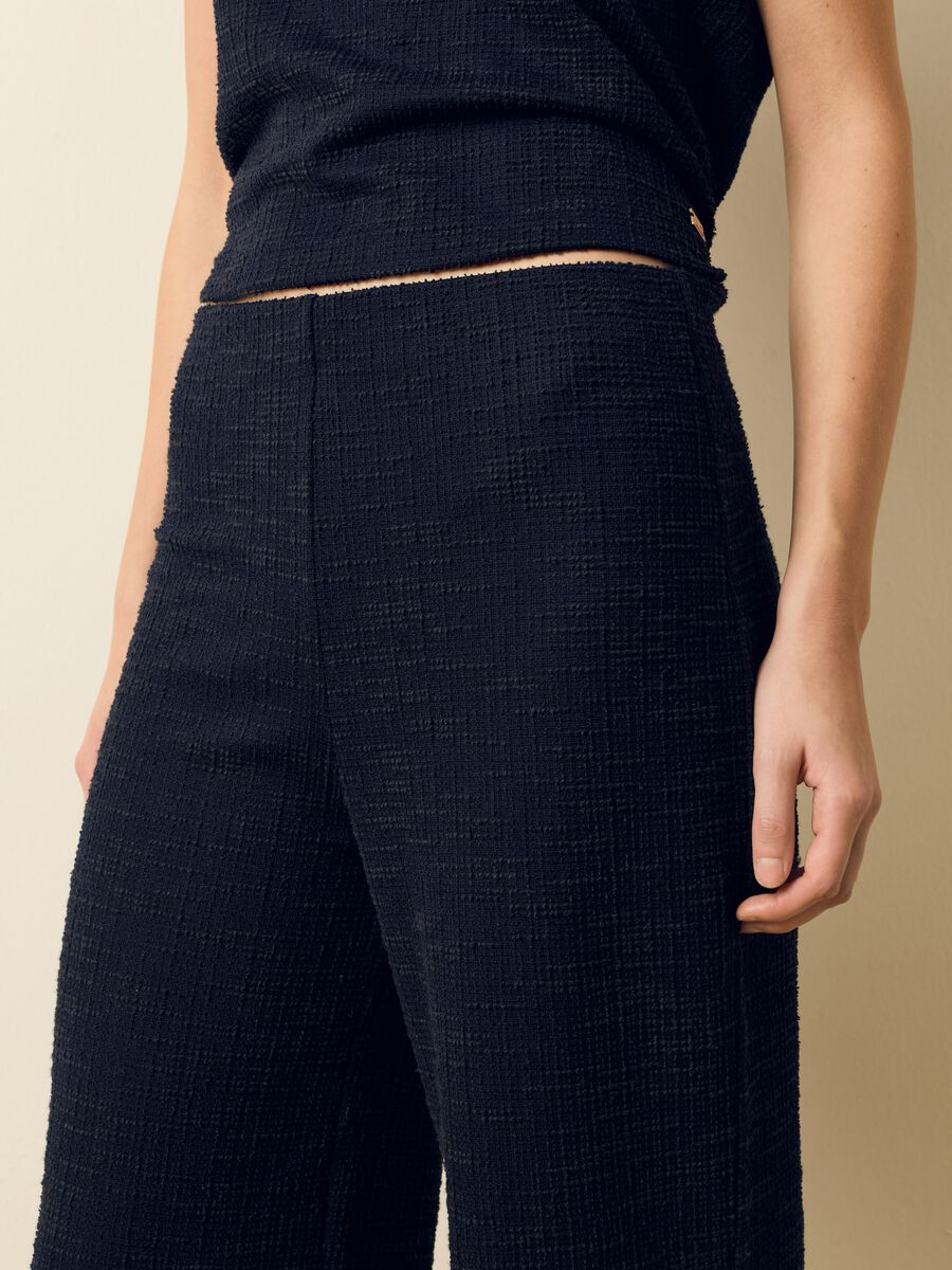 Wide-leg trousers with woven design_3
