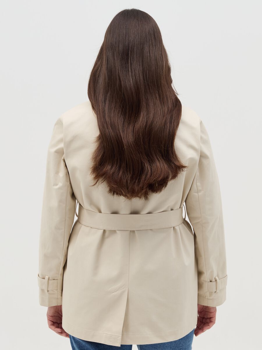 Curvy short double-breasted trench coat with belt_3