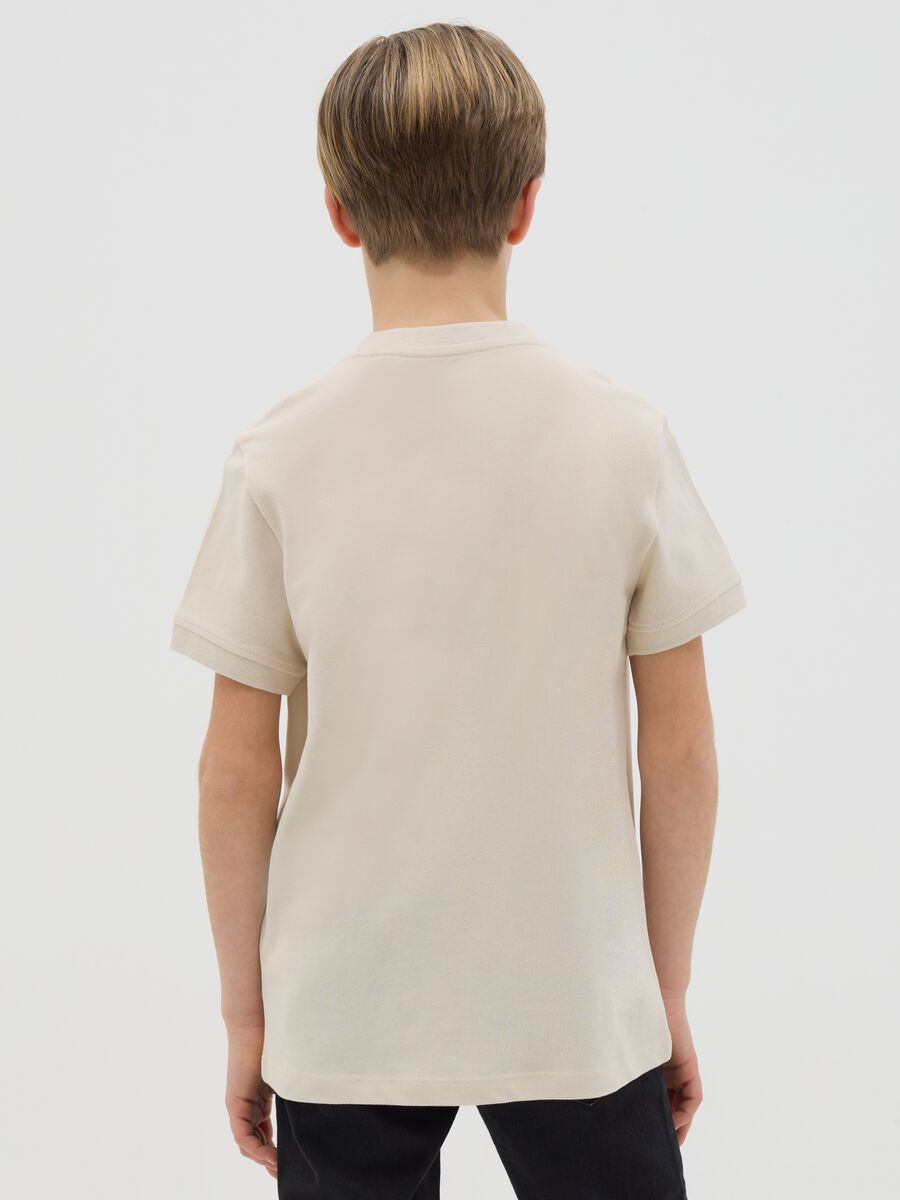 Boys’ polo shirt in 100% beige cotton with regular fit and Henley collar_2
