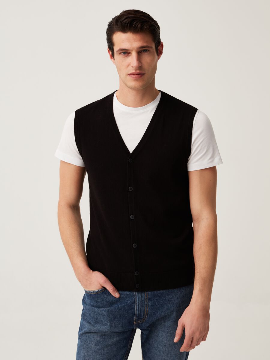 Gilet with V neck and buttons_0
