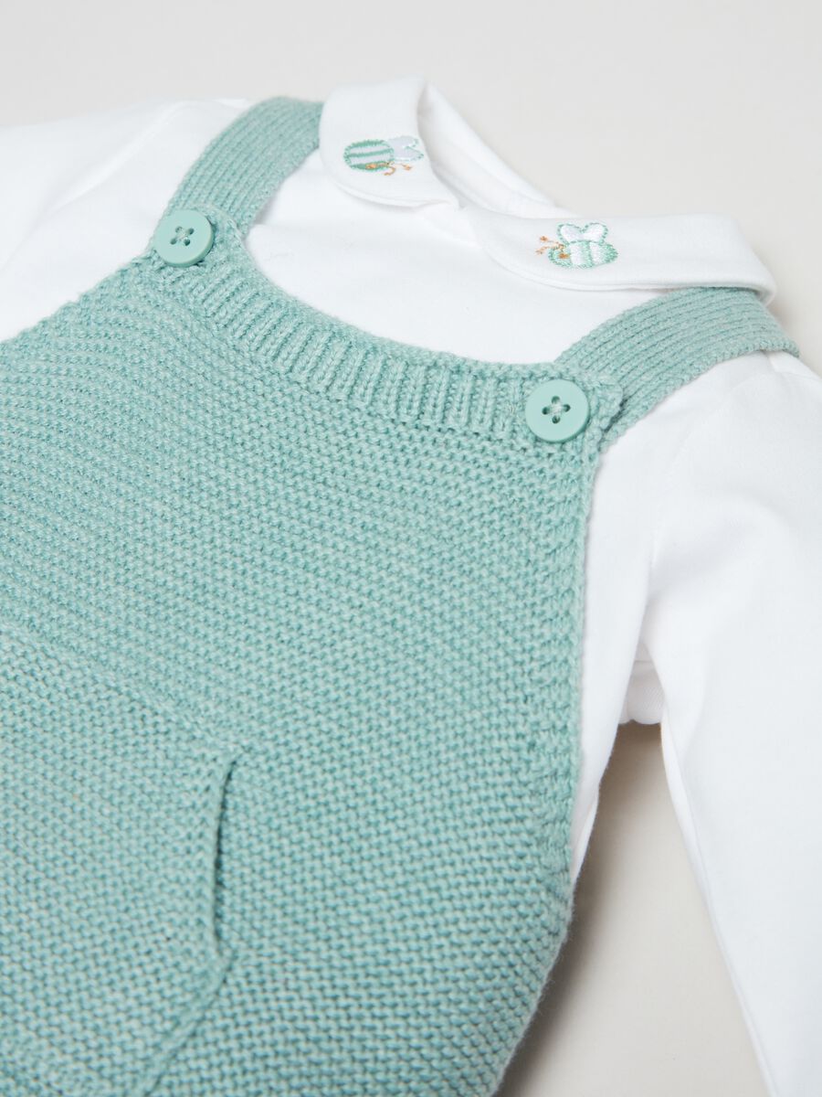 Set t-shirt e salopette in maglia_2