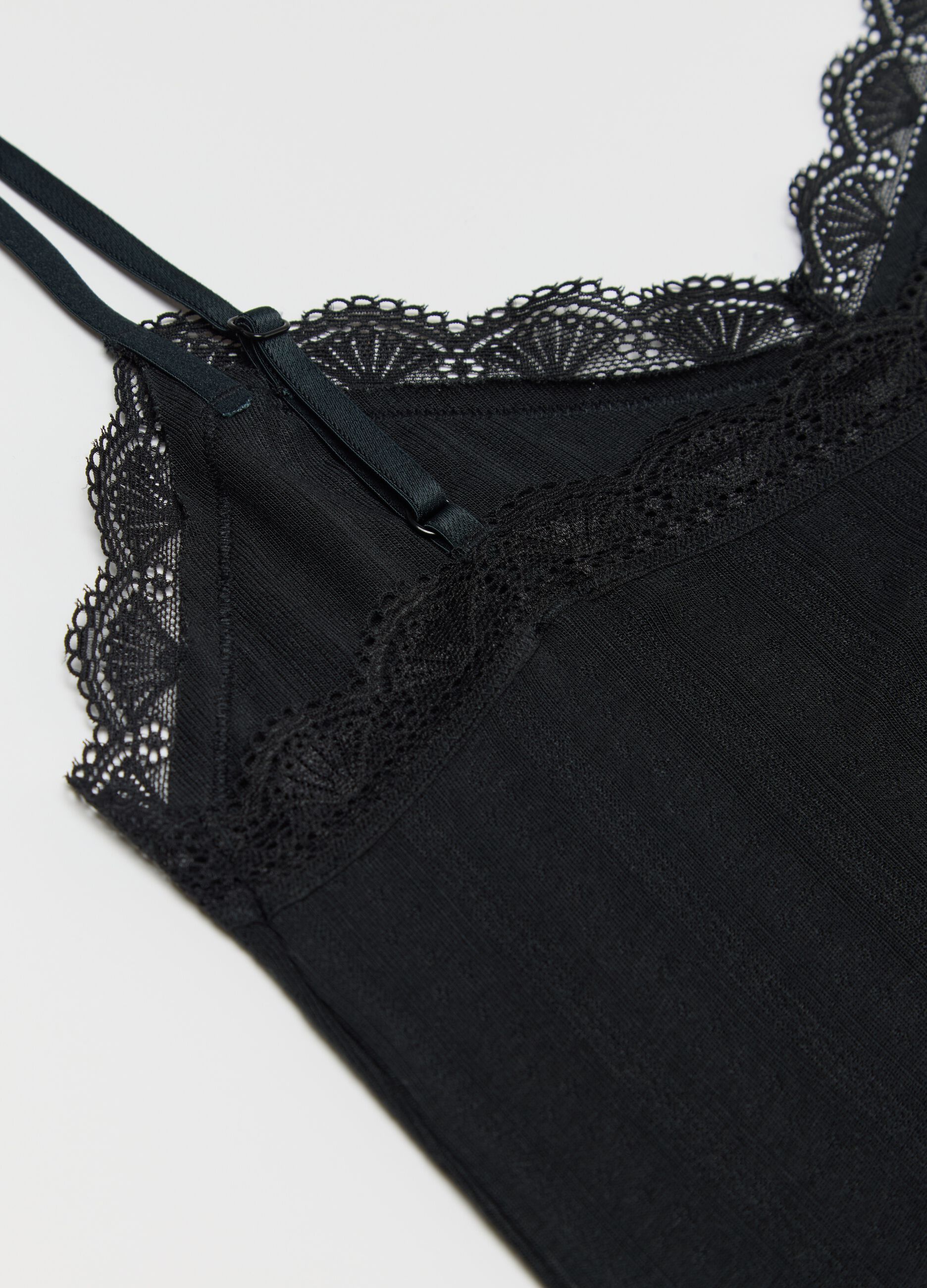 Pointelle vest with V neck with lace