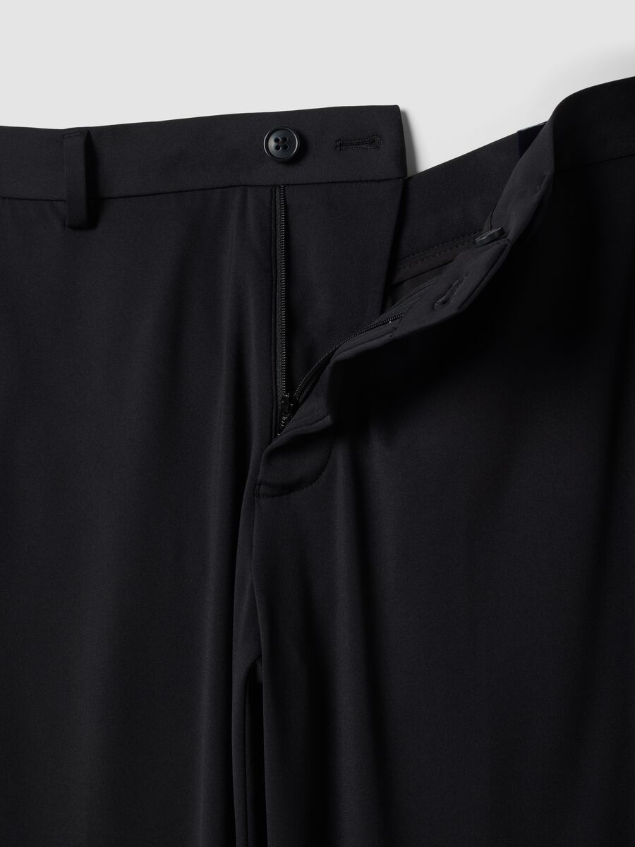 Black formal slim-fit trousers in 4-way stretch fabric_1