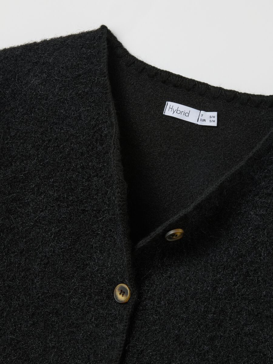 Giacca nera regular fit con bottoni e tasche_5