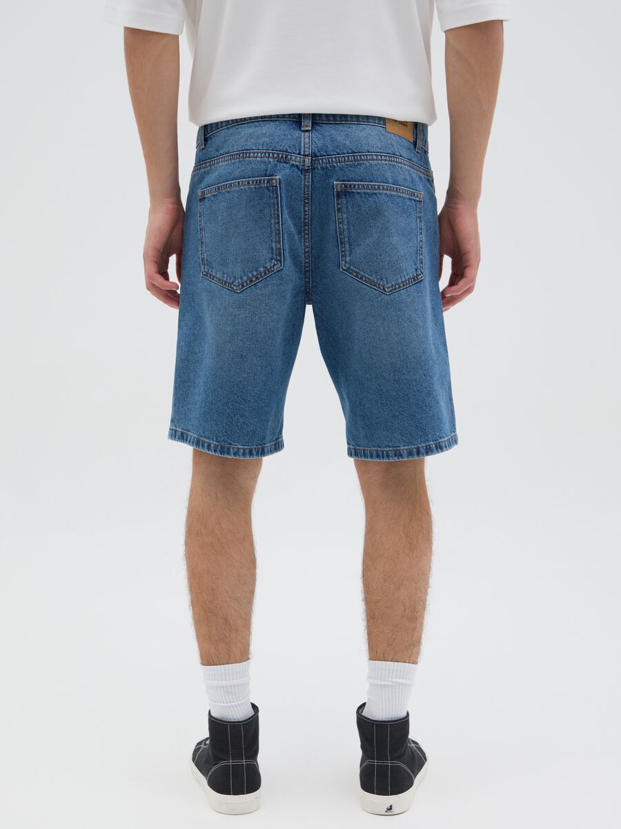Men's pure cotton denim shorts with regular fit and five pockets_3