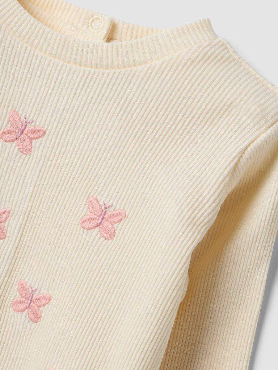 Maglia bianca in puro cotone organico a costine con ricami farfalla per neonata_2