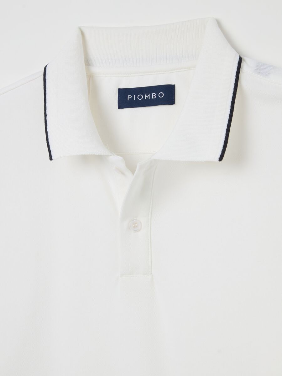 Polo shirt in technical fabric with contrasting edging_5