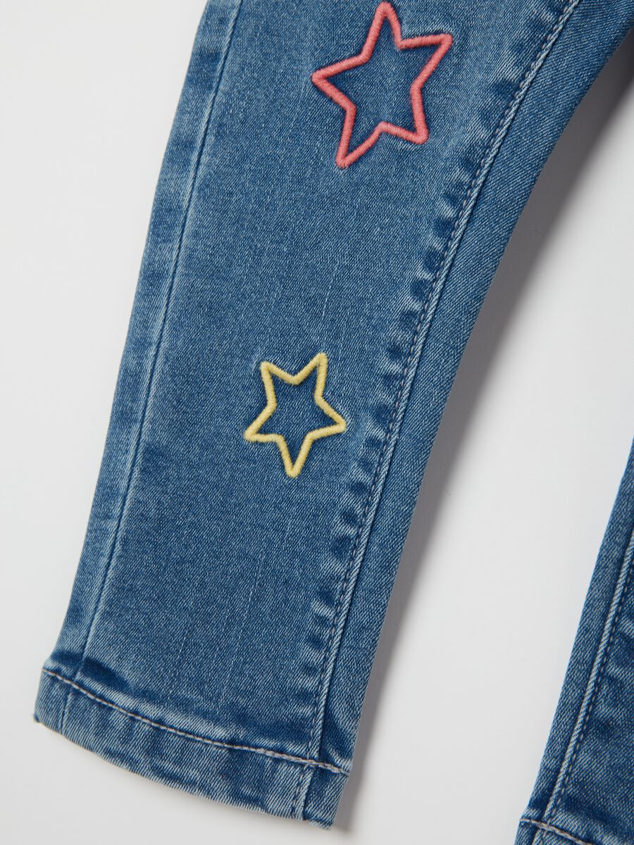 Jeans con ricamo stelle multicolore_3