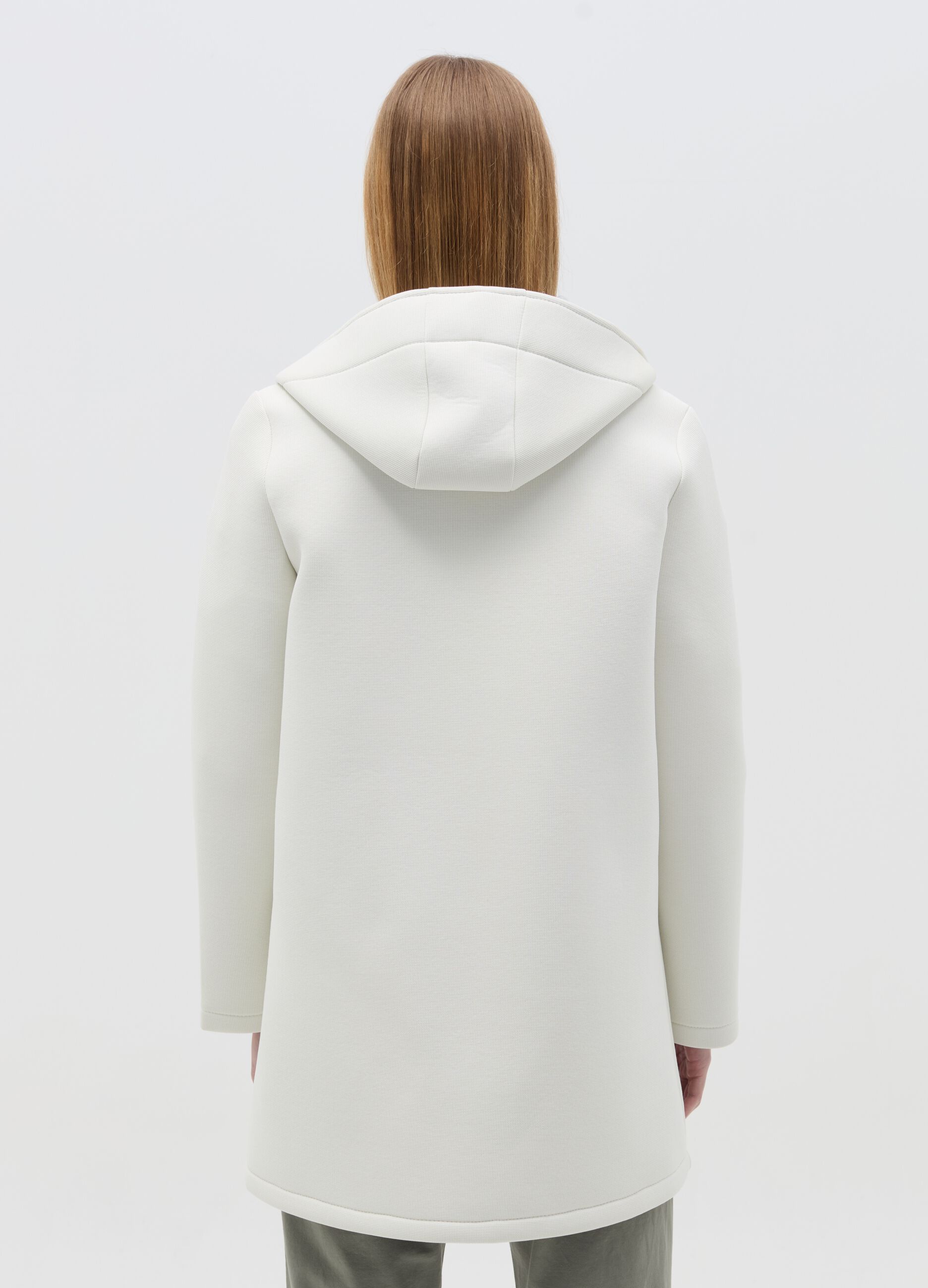 Hooded coat with buttons